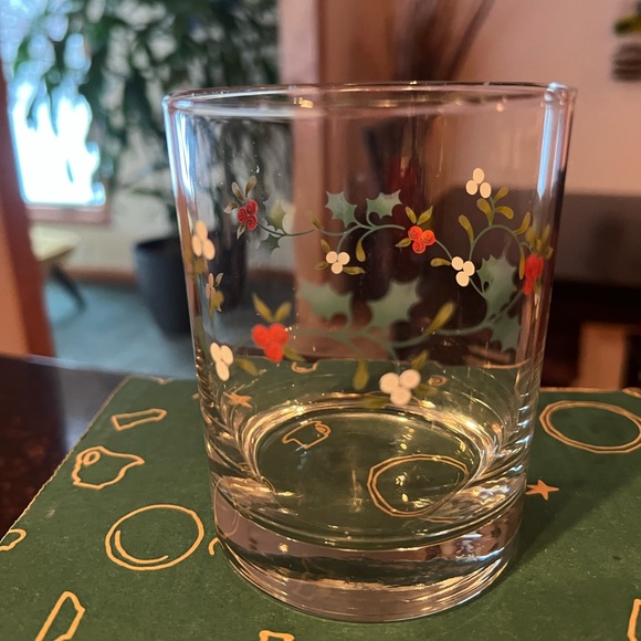 Pfaltzgraff Winterberry Festive Glass Set - Picture 4 of 8